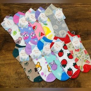 NWT 10 pairs Low cut sock bundle
10 different fun patterns